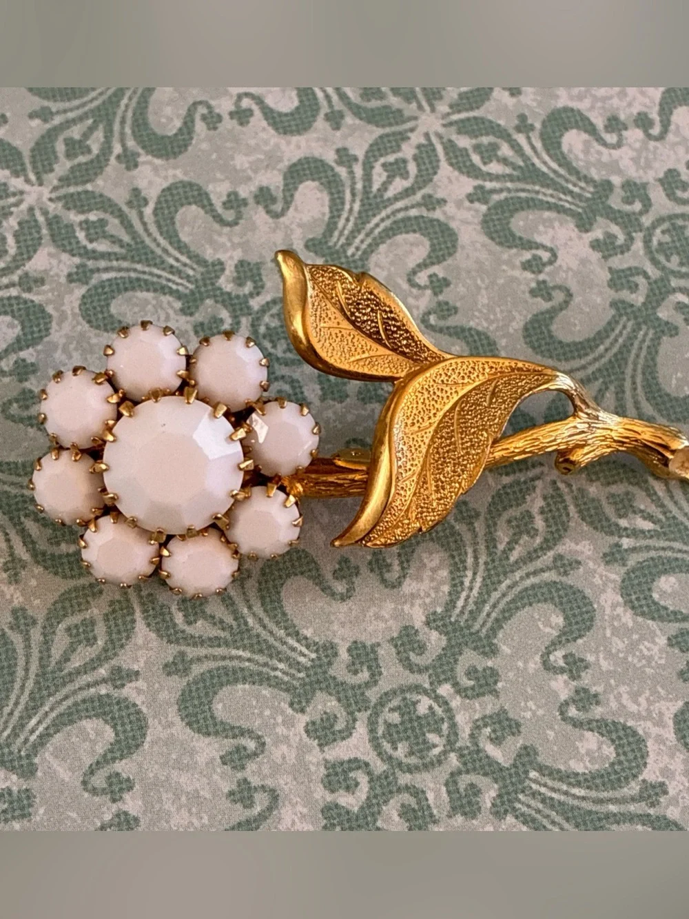 Vintage faceted milk glass flower brooch in gold tone